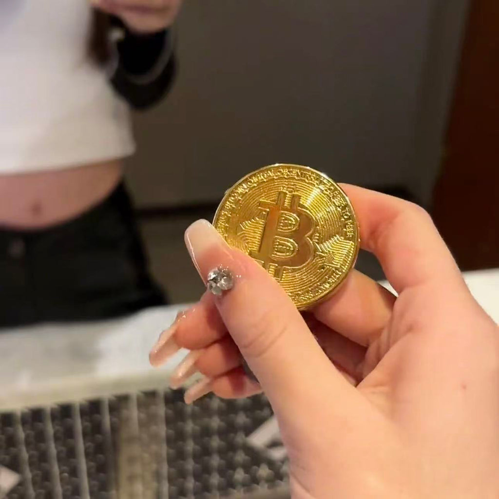 Creative Bitcoin-Shaped Lighter - A Gift for Boyfriend or Girlfriend