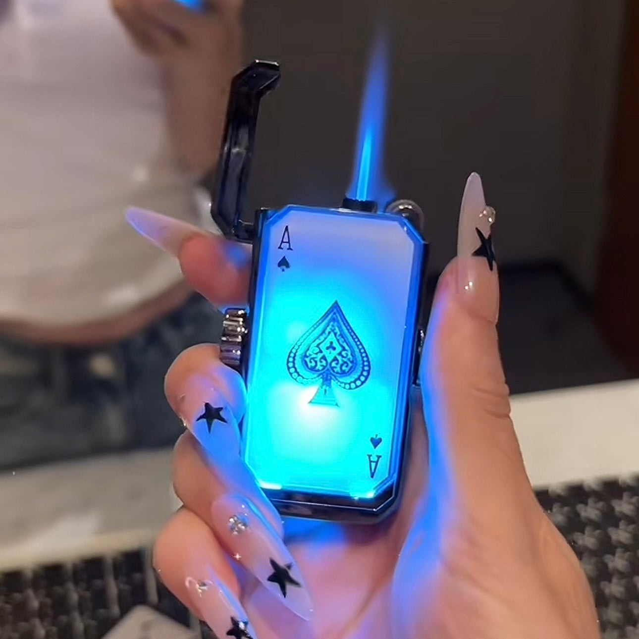 Creative Ace of Spades Spinning Top Lighter - A Gift for Boyfriend or Girlfriend